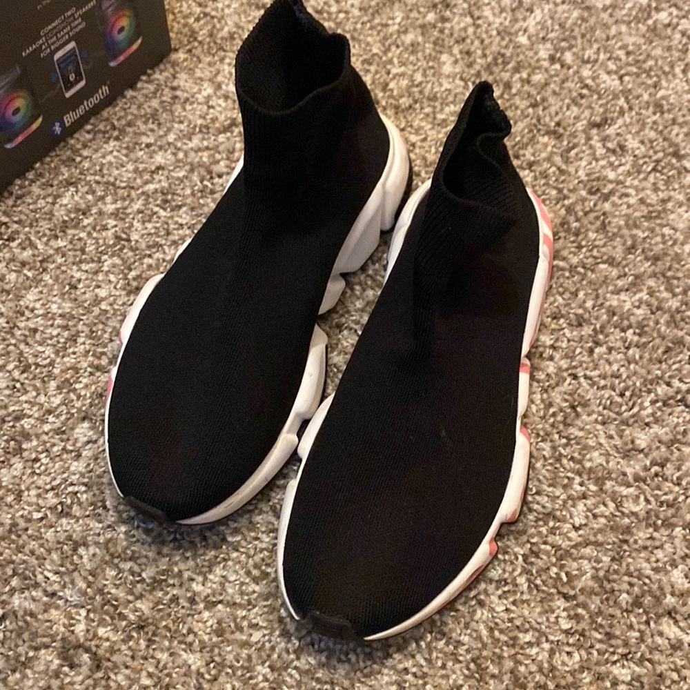 Authentic worn twice, excellent condition